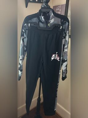 Nike Air Jordan Black & Gray Camo Athletic Tracksuit new without tag